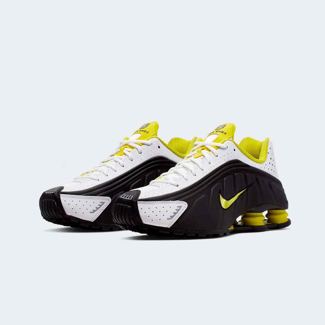 NIKE SHOX R4 BLACK/WHITE