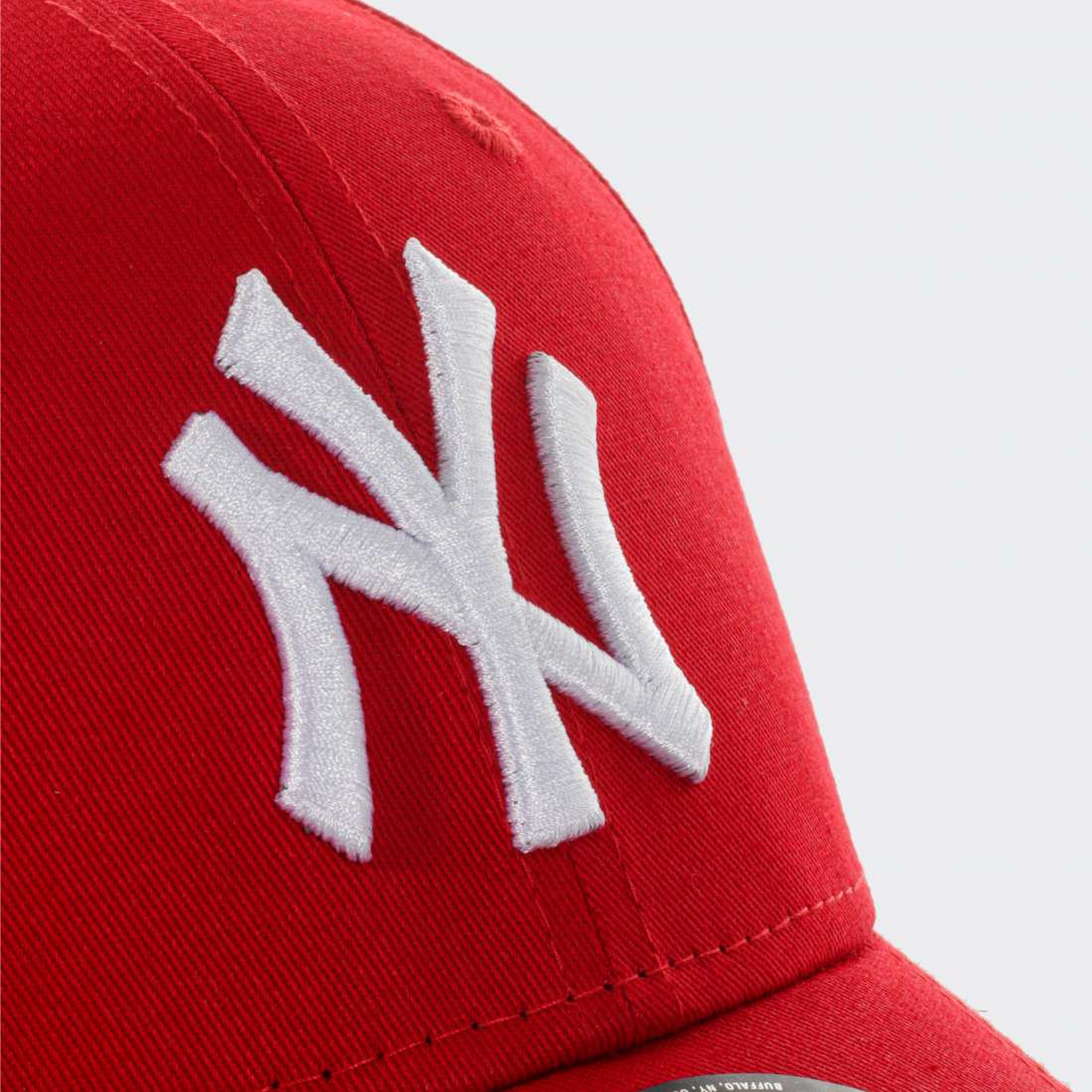 BONÉ NEW ERA 940 LEAG BASIC NEW YORK YANKEES SCRLET/WHITE