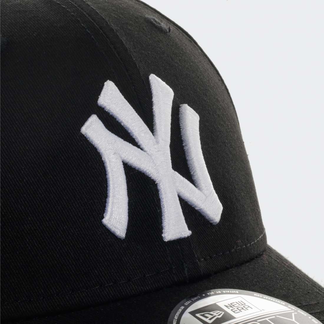 BONÉ NEW ERA 940 LEAGUE BASIC NY YANKEES BLACK/WHITE