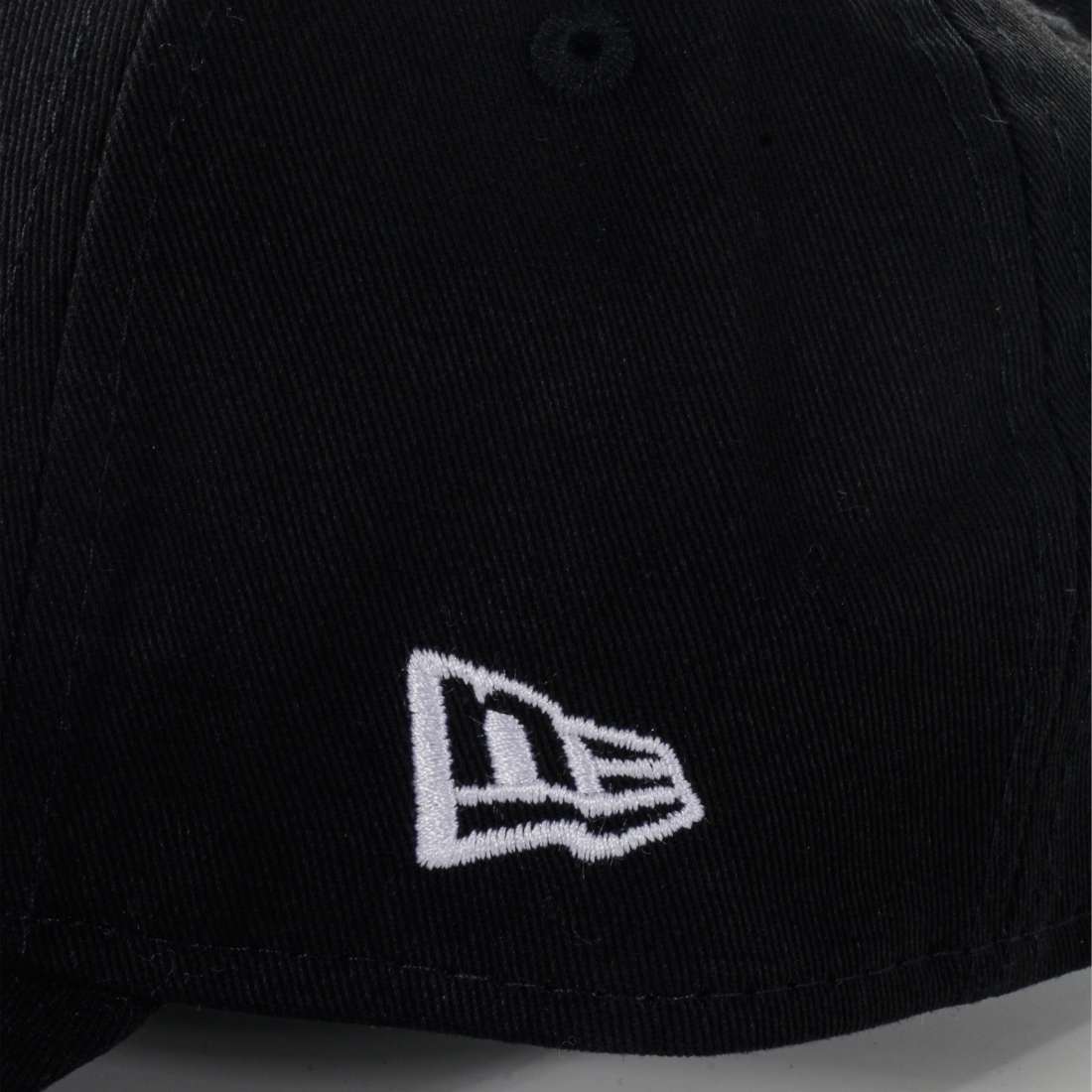 BONÉ NEW ERA 940 LEAGUE BASIC NY YANKEES BLACK/WHITE