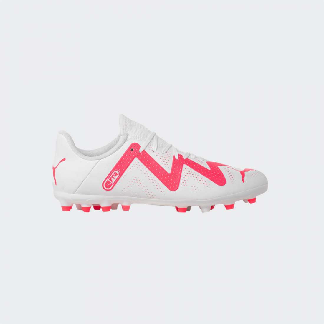 CHUTEIRAS DE FUTEBOL PUMA FUTURE PLAY MG JR PUMA WHITE/FIRE ORCHID