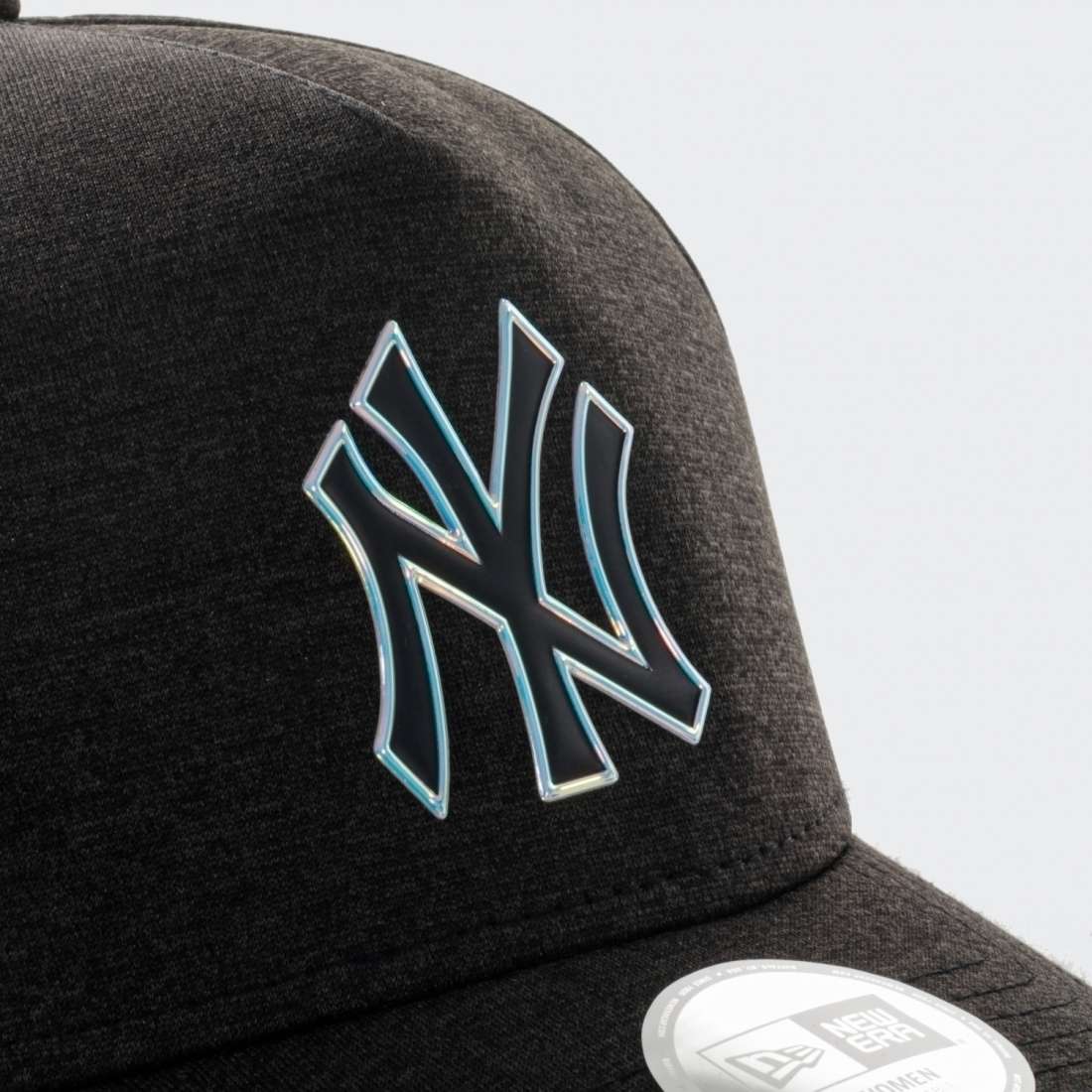 BONÉ NEW ERA NEW YORK YANKEES IRIDESCENT LOGO BLACK TRUCKER