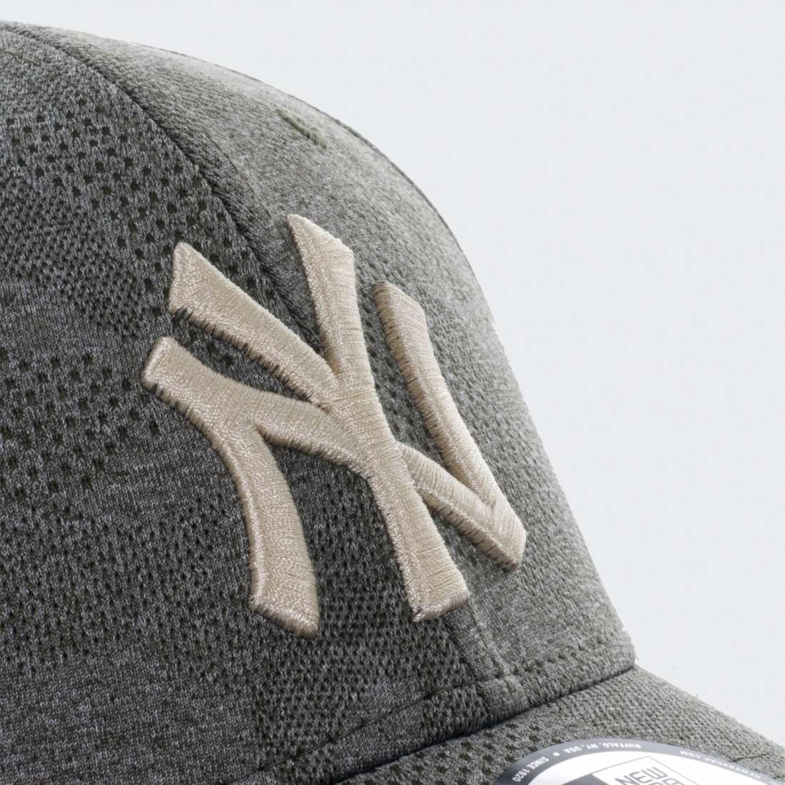 BONÉ NEW ERA NEW YORK YANKEES ENGINEERED PLUS GREEN/GREEN