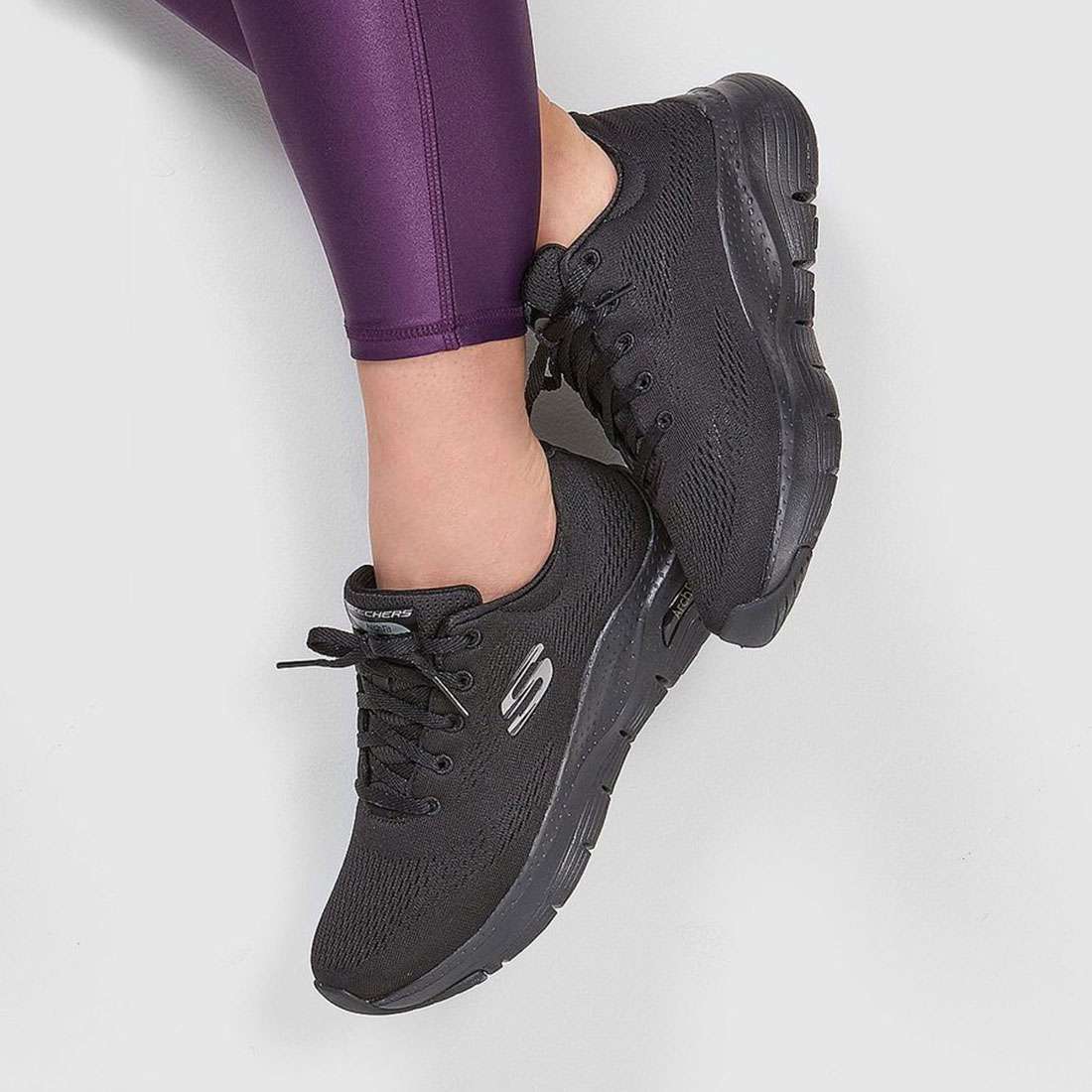 SKECHERS ARCH FIT BLACK