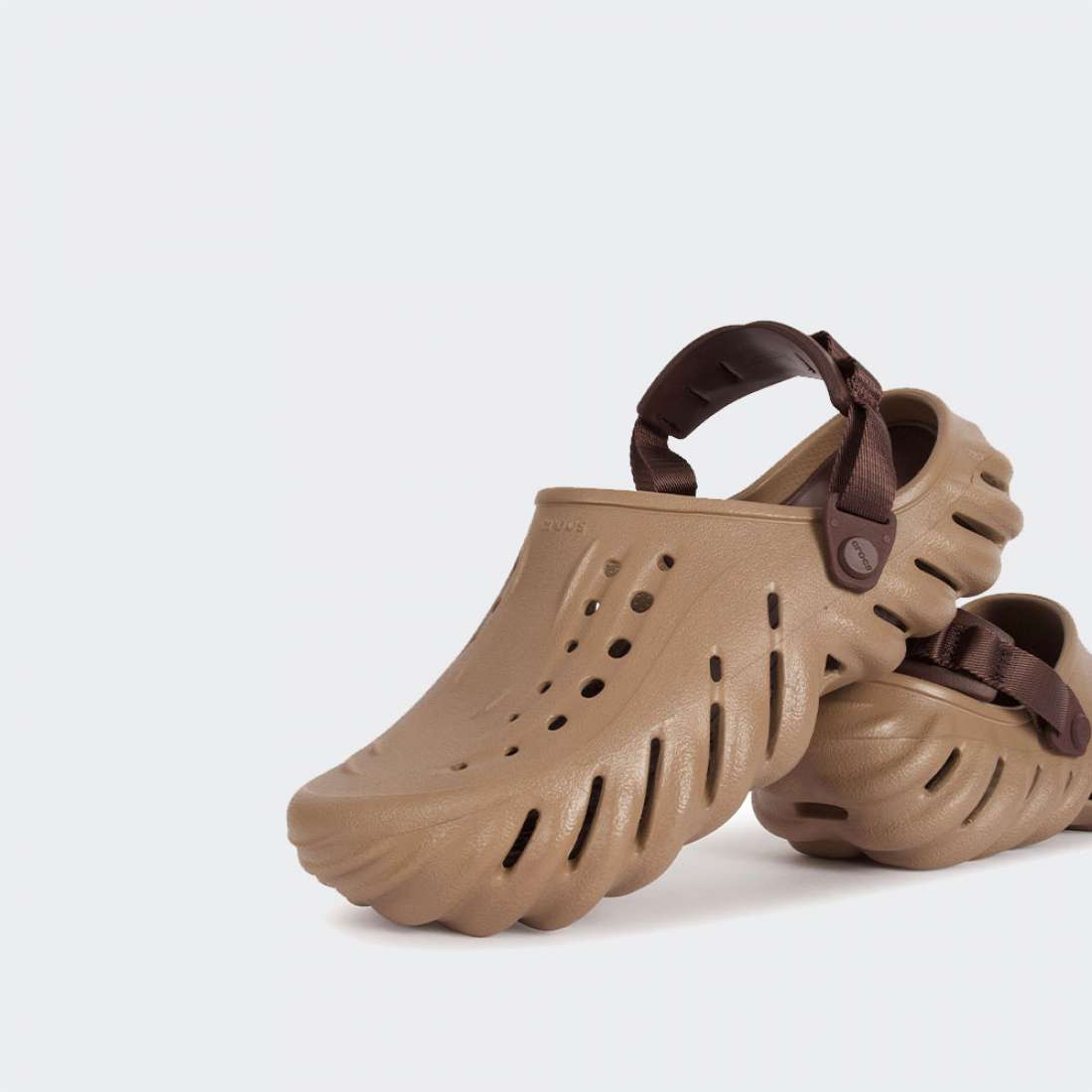 SOCA CROCS ECHO CLOG LATTE