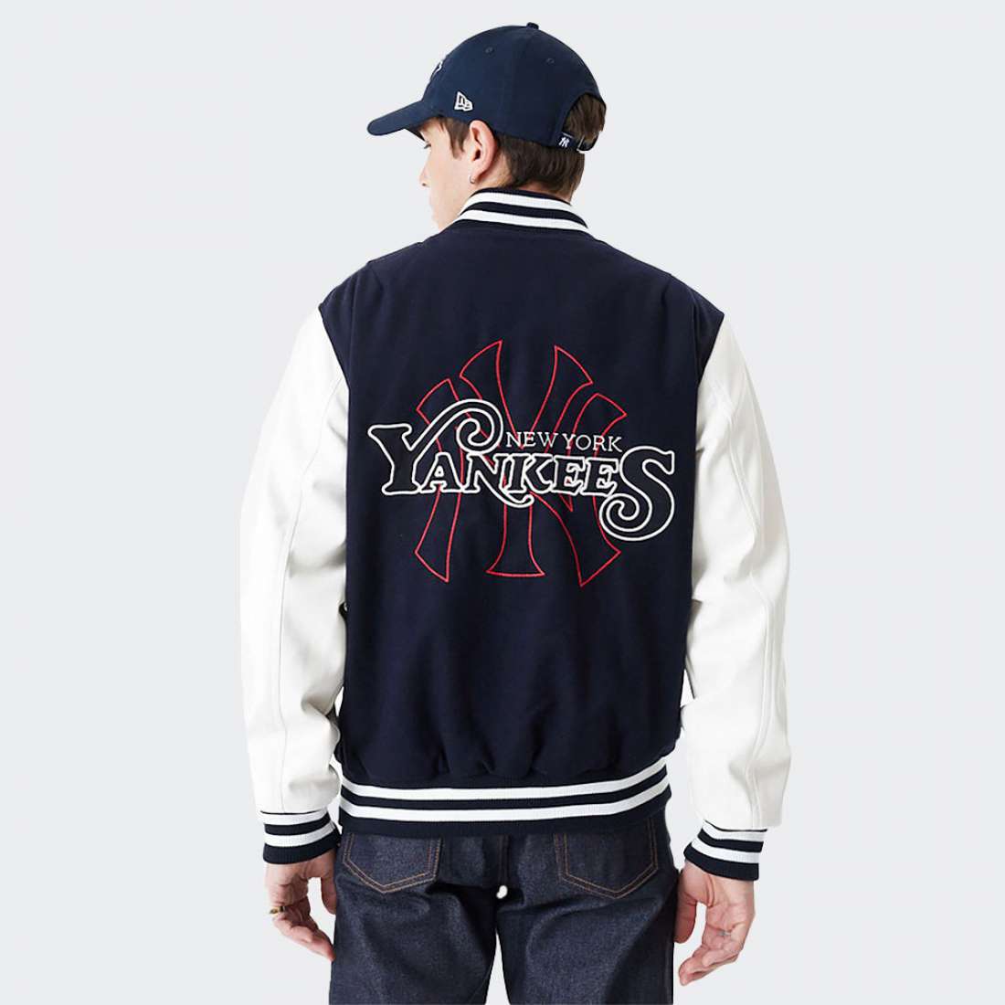 BLUSÃO NEW ERA NEW YORK YANKEES LEAGUE ESSENTIALS NAVY/OFF WHITE