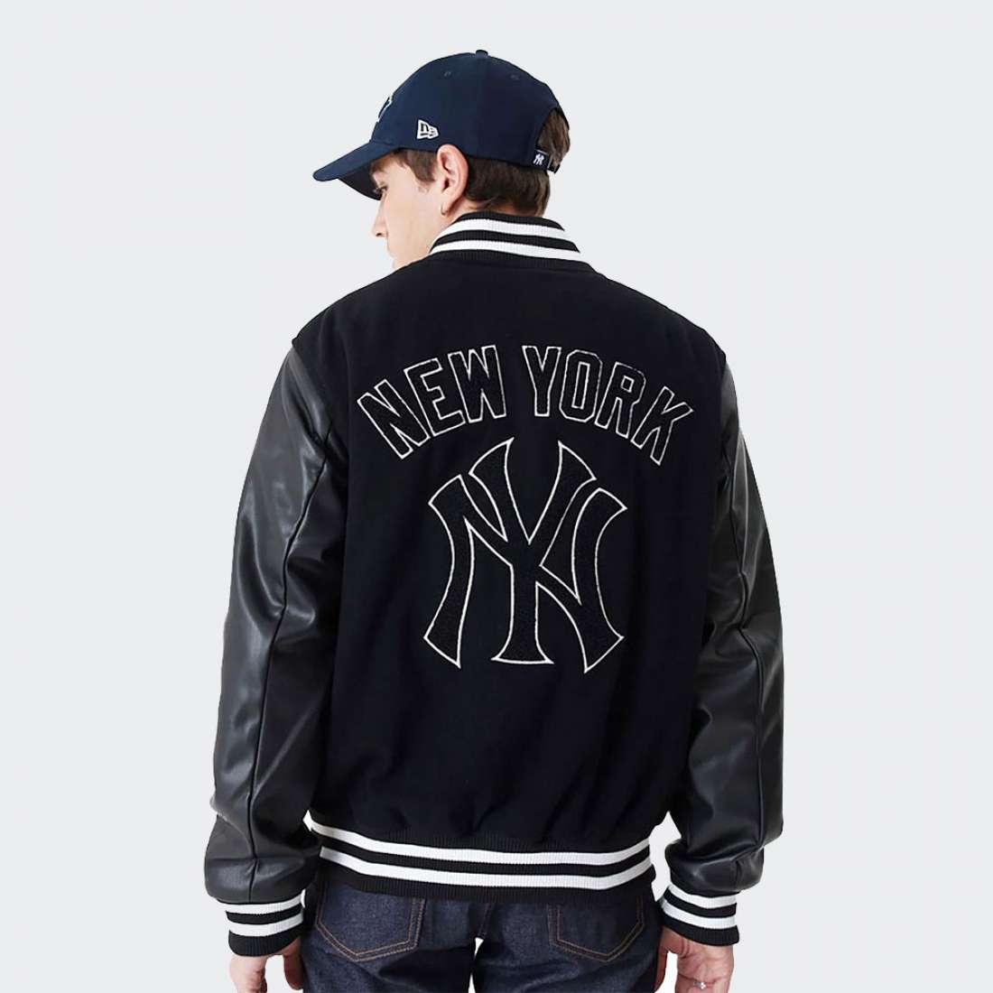 BLUSÃO NEW ERA NEW YORK YANKEES LARGE LOGO BLACK/OFF WHITE