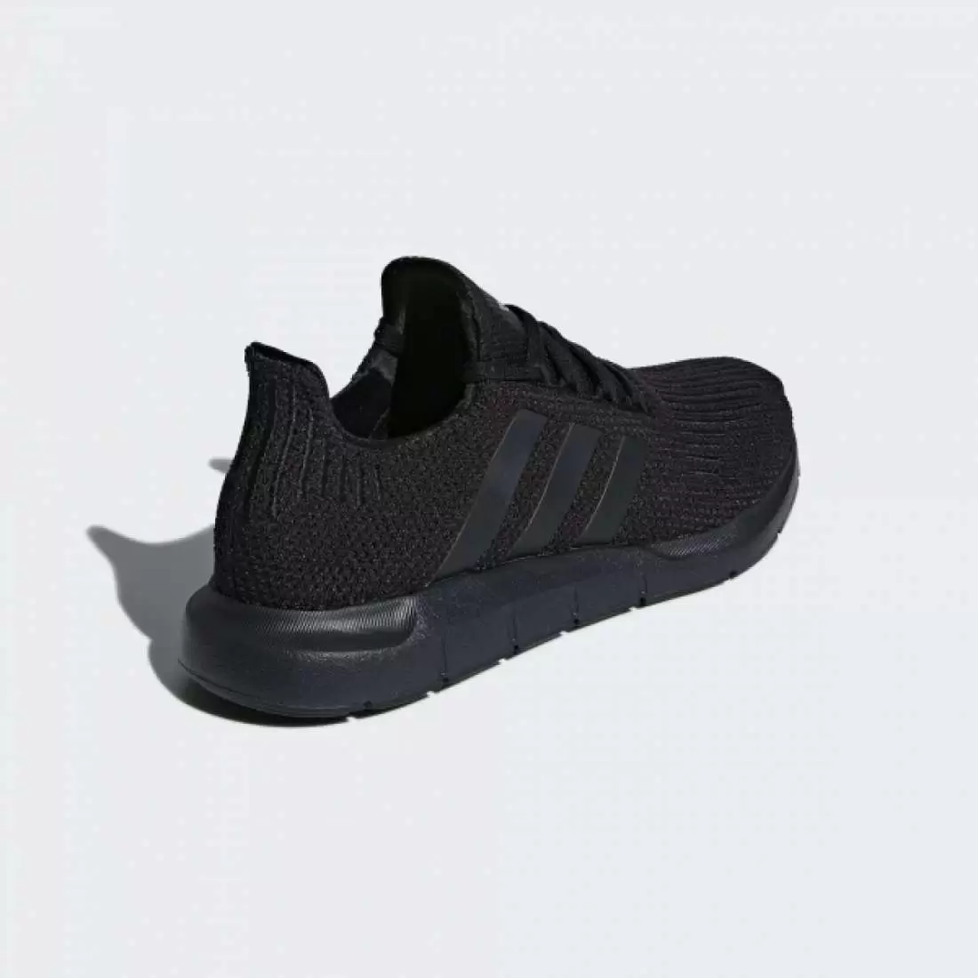 ADIDAS SWIFT RUN CORE BLACK / CLOUD WHITE