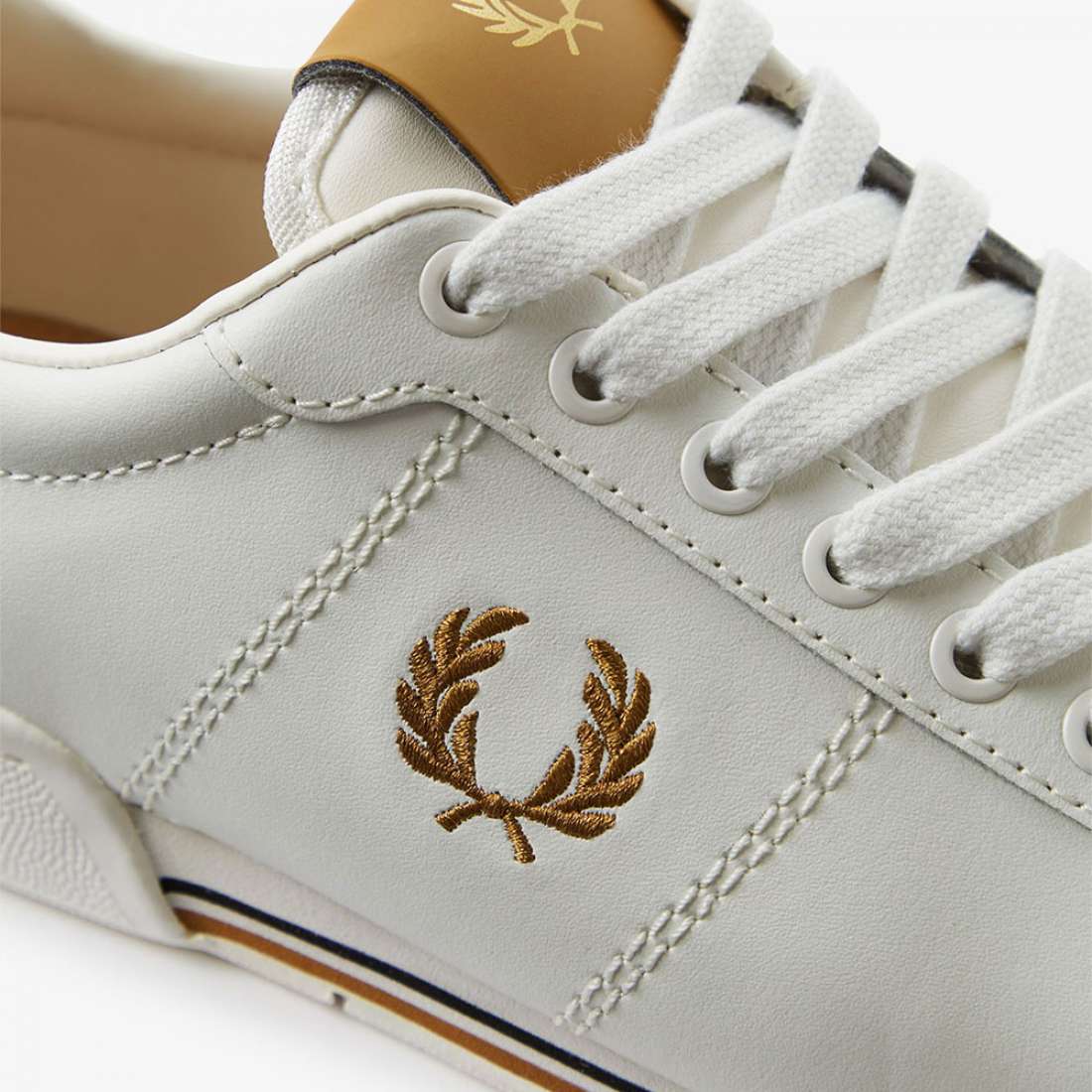 FRED PERRY B722 WHITE