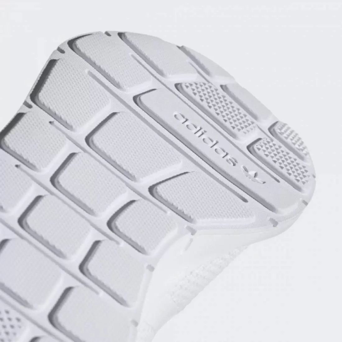 ADIDAS SWIFT RUN WHITE/WHITE
