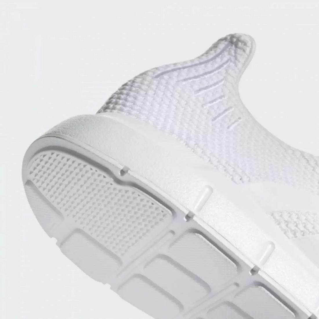 ADIDAS SWIFT RUN WHITE/WHITE