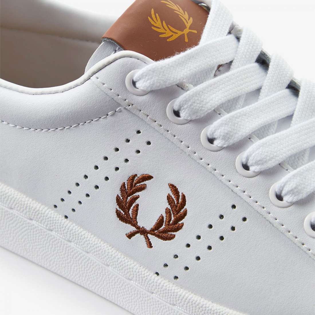 FRED PERRY B721 WHITE