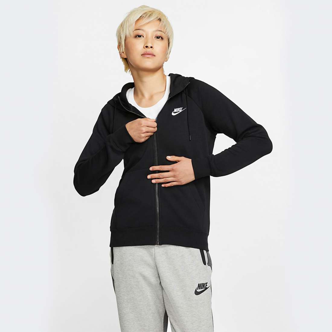 CASACO NIKE SPORTSWEAR ESSENTIAL BLACK/WHITE
