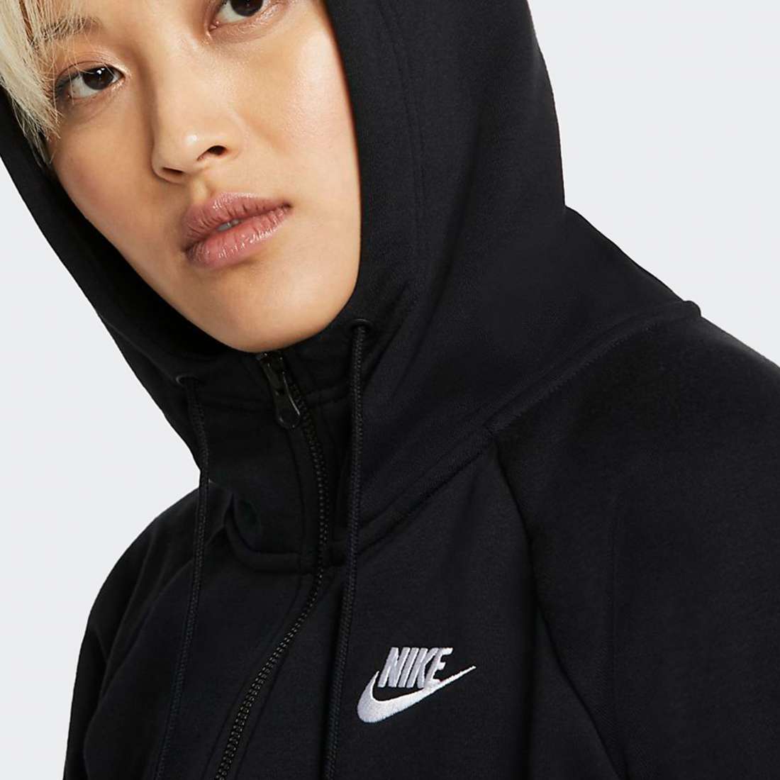 CASACO NIKE SPORTSWEAR ESSENTIAL BLACK/WHITE