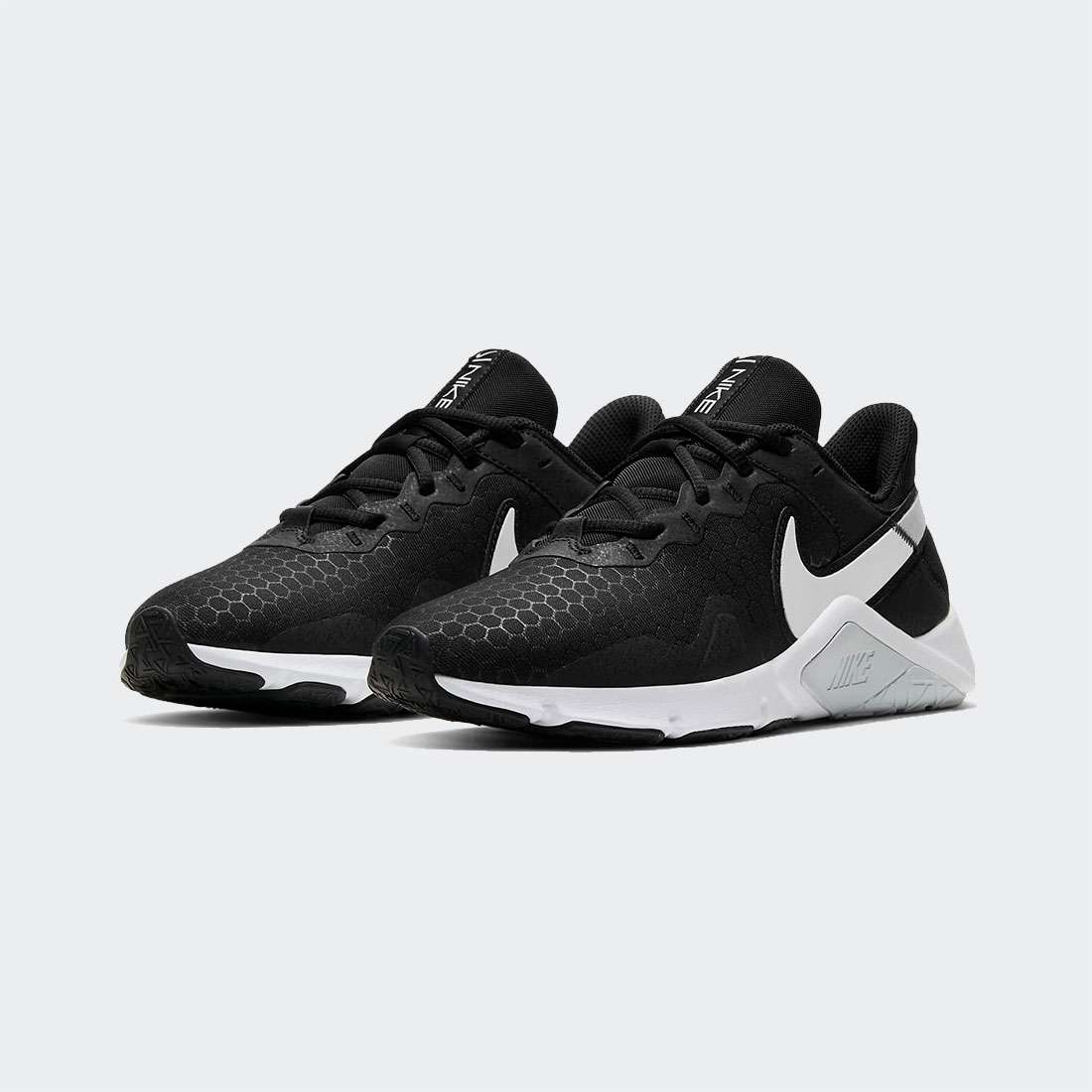 NIKE LEGEND ESSENTIAL 2 W BLACK/WHITE