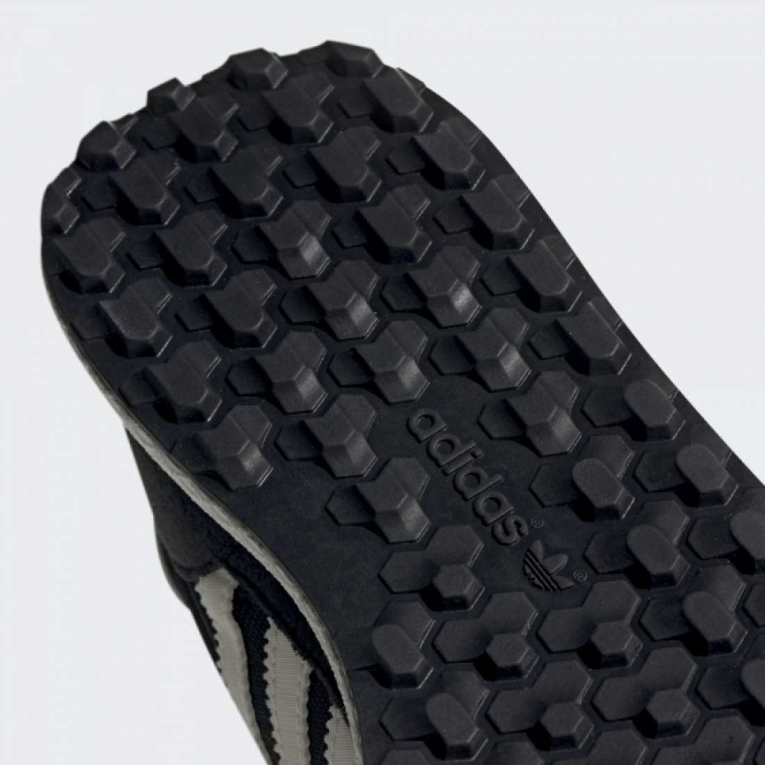 ADIDAS FOREST GROVE J CORE BLACK / CLOUD WHITE / CHALK WHITE