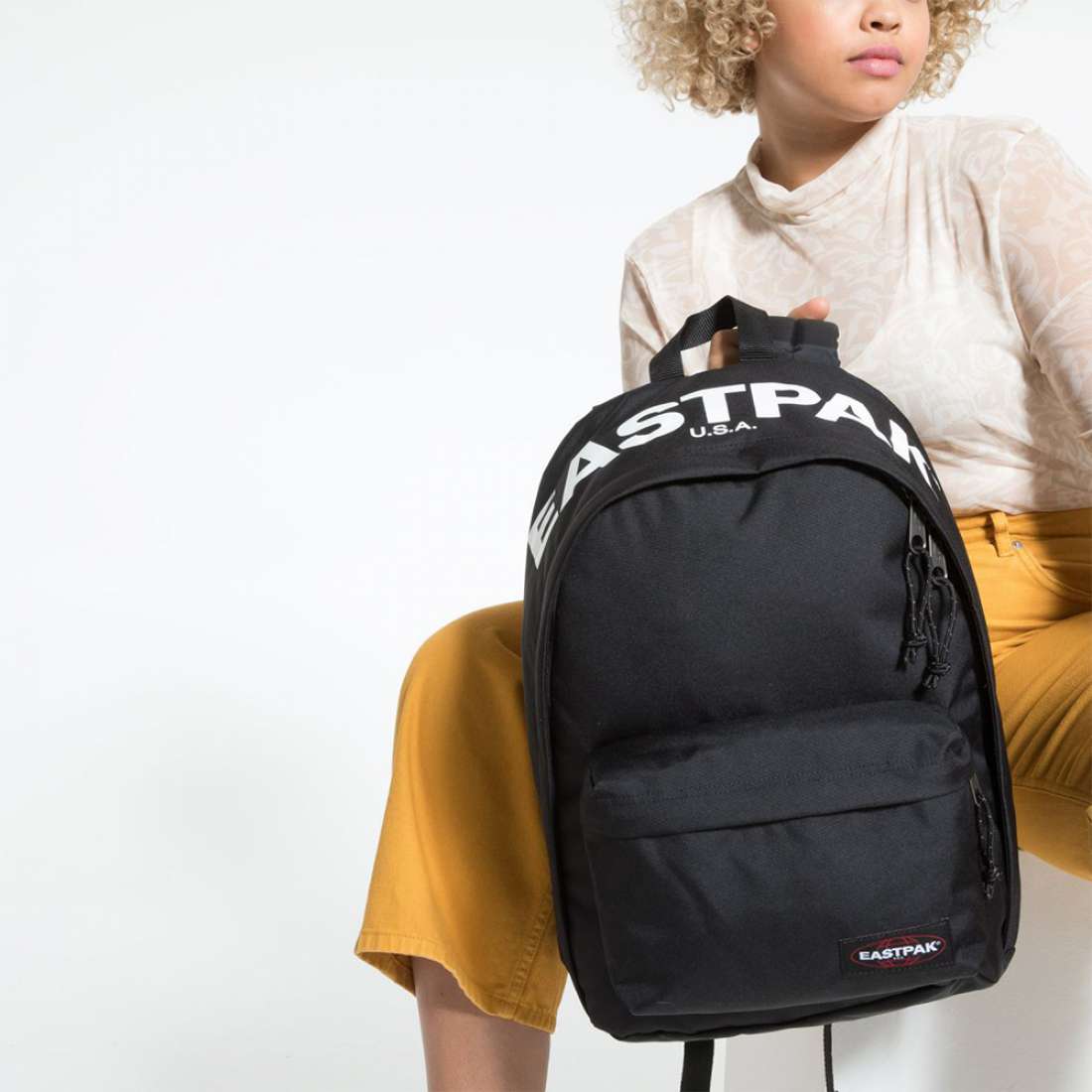 MOCHILA EASTPAK OUT OF OFFICE BOLD BRAND