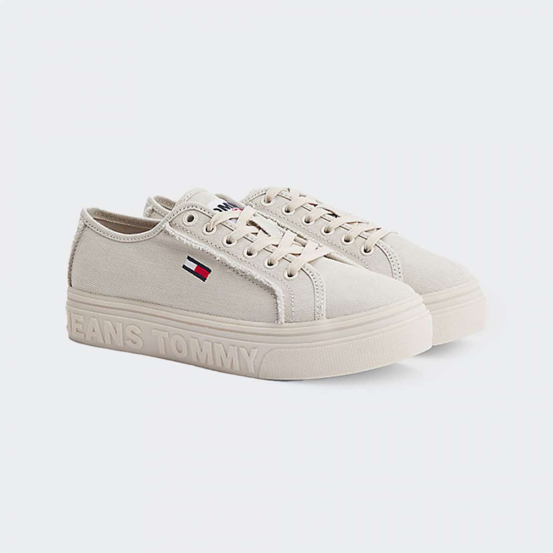 TOMMY HILFIGER EMBOSSED LOGO FLATFORM ACE STONY BEIGE