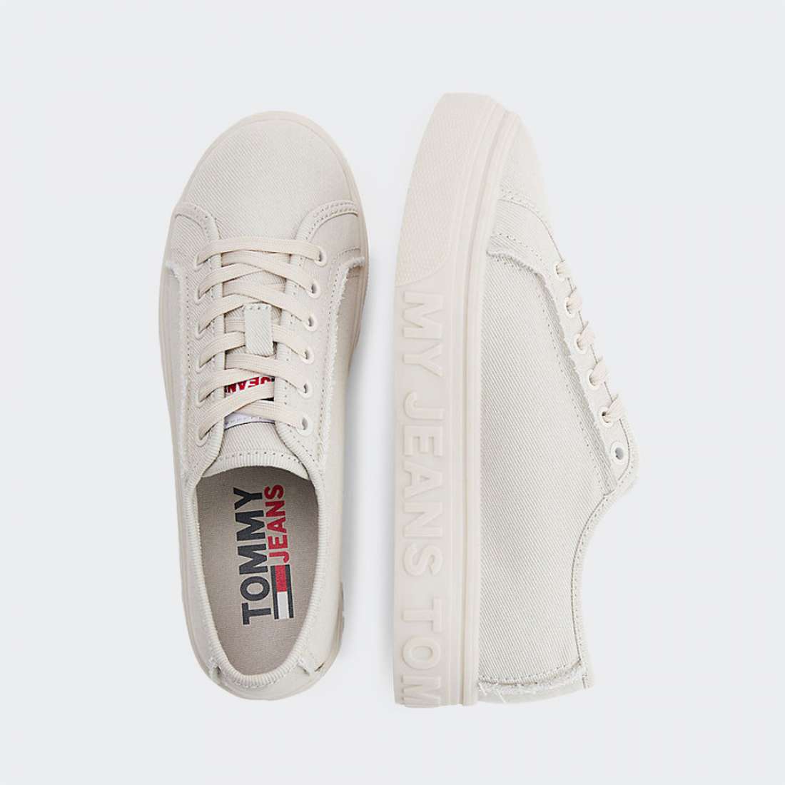 TOMMY HILFIGER EMBOSSED LOGO FLATFORM ACE STONY BEIGE