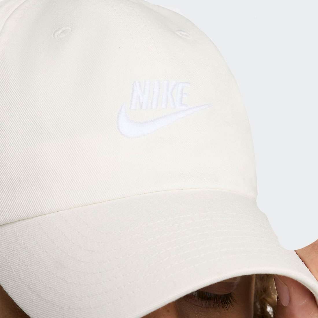 BONÉ  NIKE CLUB CAP BEIGE/WHITE