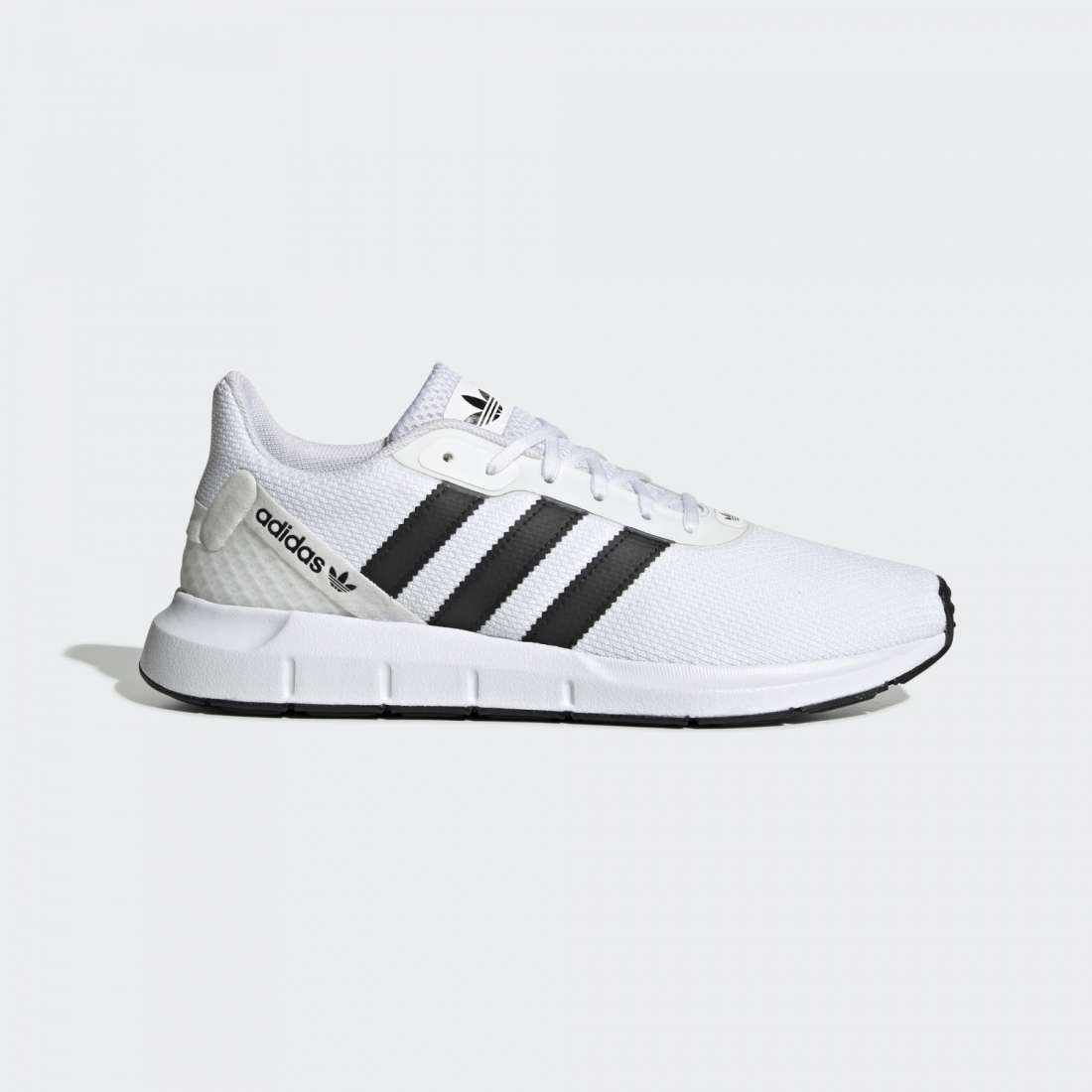 ADIDAS SWIFT RUN FTWWHT/CBLACK/FTWWHT