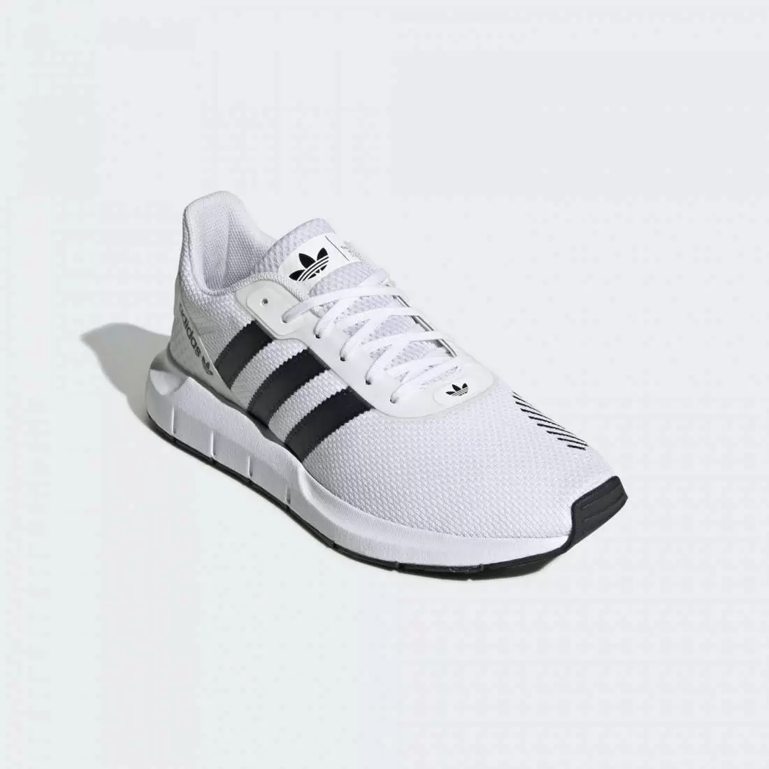 ADIDAS SWIFT RUN FTWWHT/CBLACK/FTWWHT