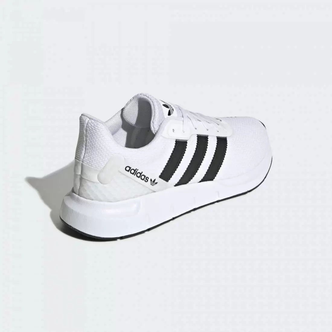 ADIDAS SWIFT RUN FTWWHT/CBLACK/FTWWHT