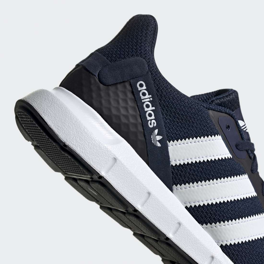 ADIDAS SWIFT RUN RF NAVY/CLDWHT/COREBLK