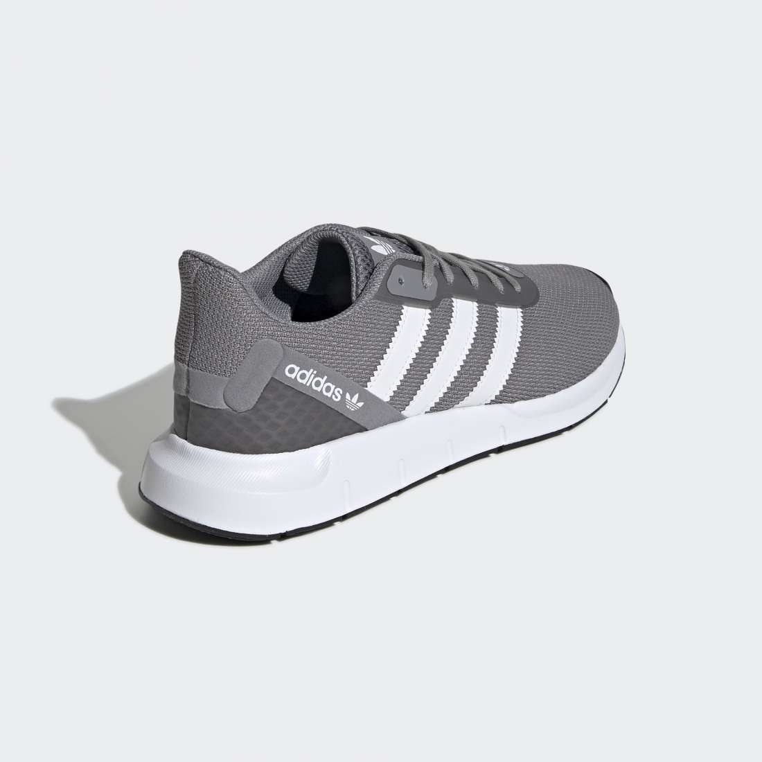 ADIDAS SWIFT RUN RF GREYTHREE/CLDWHT/CORBLK