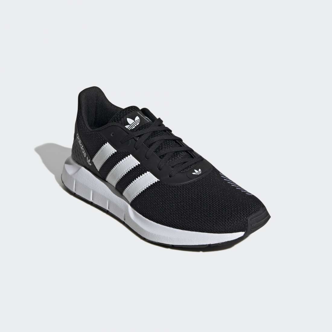 ADIDAS SWIFT RUN RF COREBLK/CLDWHT/COREBLK