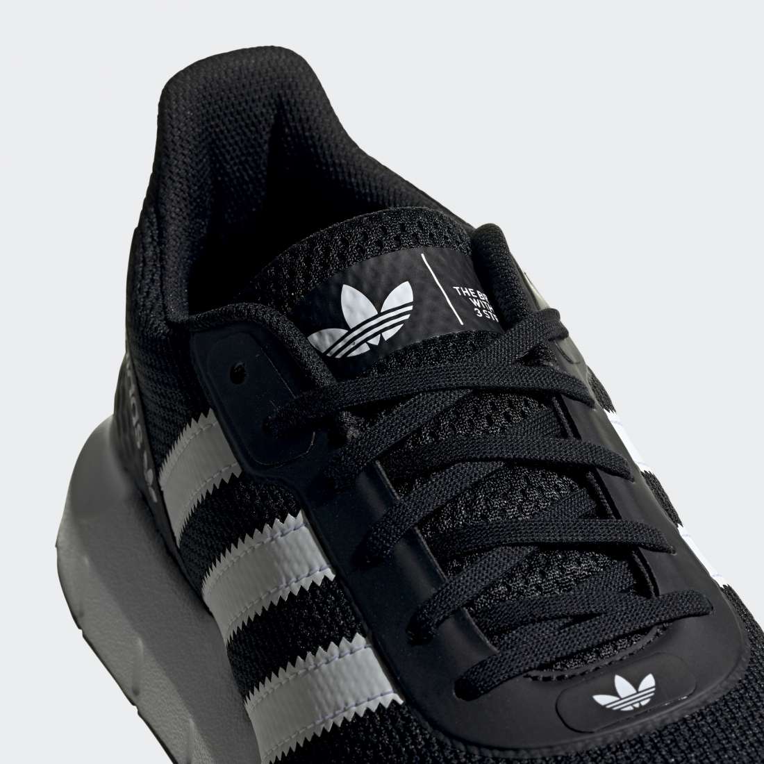 ADIDAS SWIFT RUN RF COREBLK/CLDWHT/COREBLK