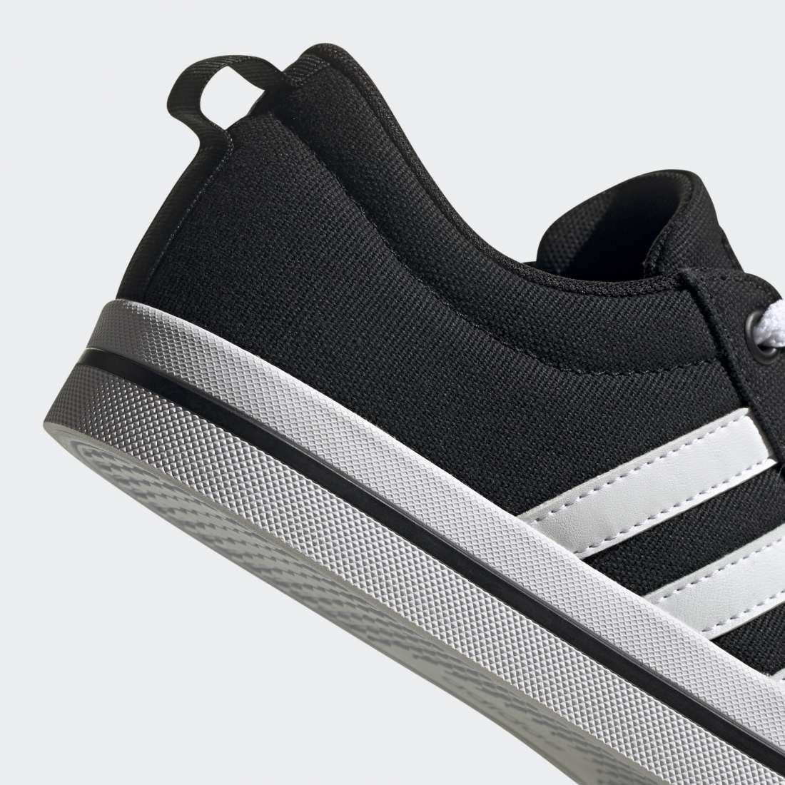 Grupo Lpoint® - Adidas Bravada Cblack/ftwwht/ftwwt 32 Fv6532