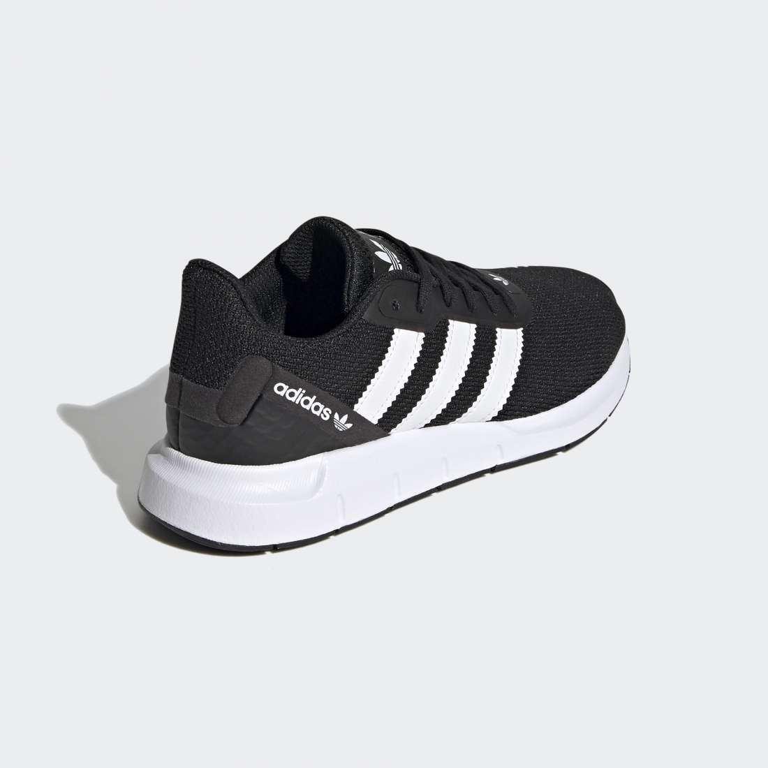 ADIDAS SWIFT RUN RF J COREBLK/CLDWHT/COREBLK