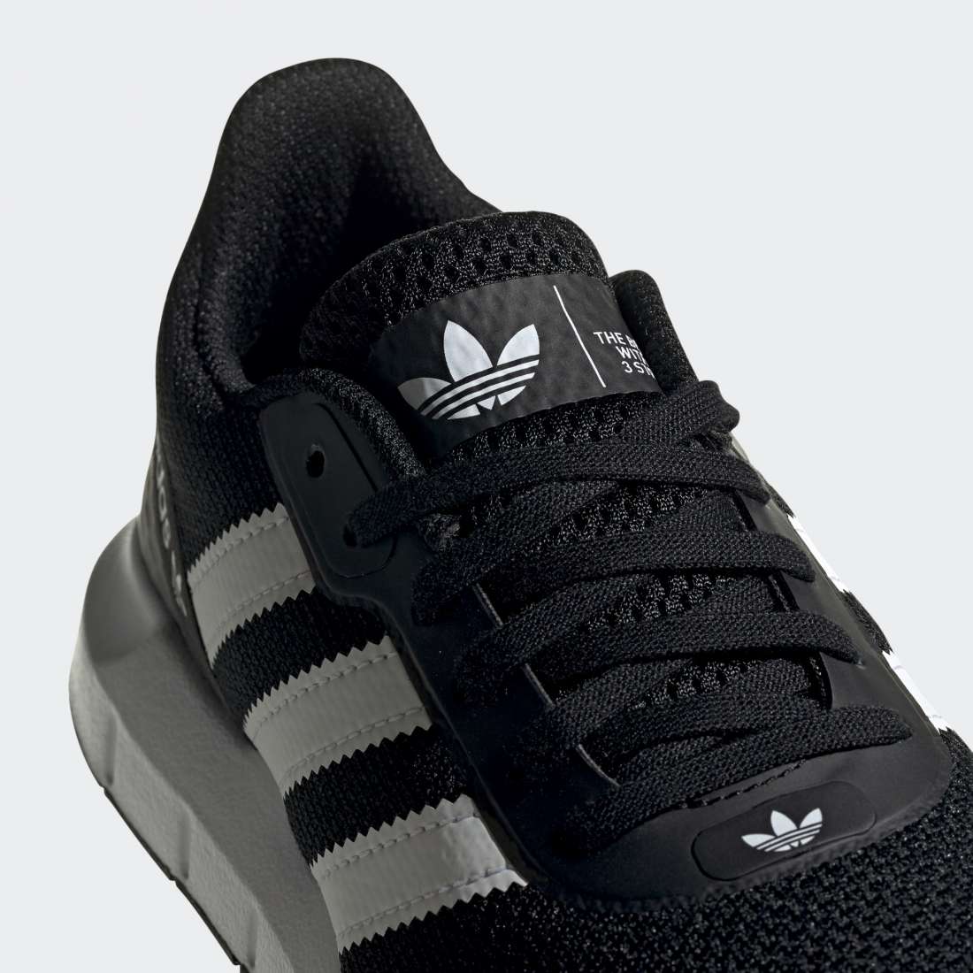 ADIDAS SWIFT RUN RF J COREBLK/CLDWHT/COREBLK