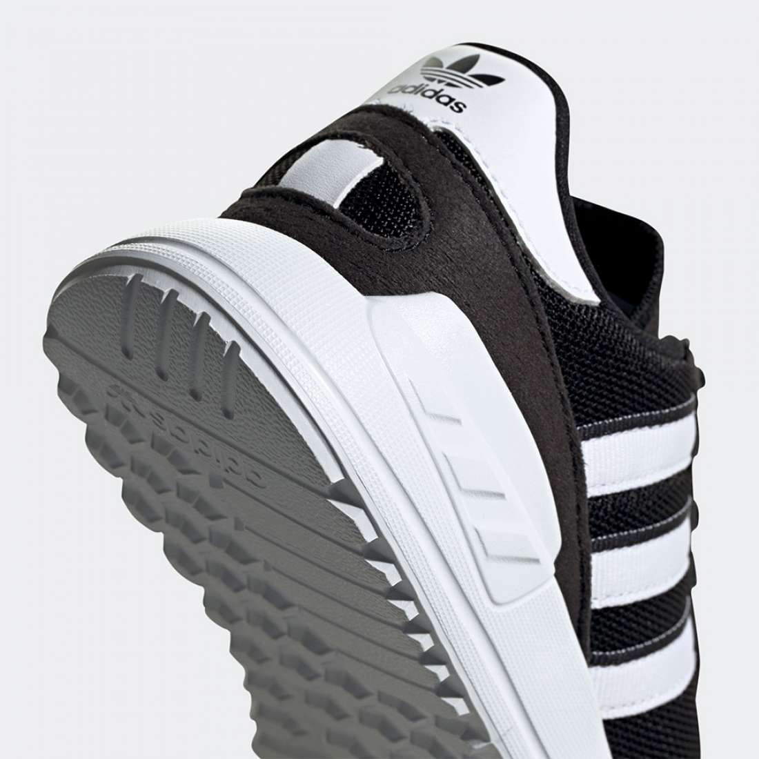 ADIDAS LA TRAINER LITE C BLACK/FTWWHT/BLACK