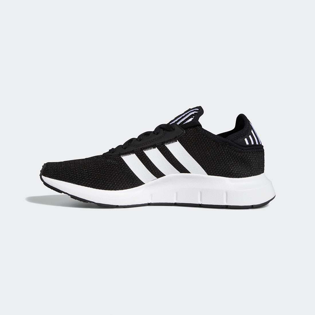 ADIDAS SWIFT RUN X BLACK/FTWWHT/BLACK