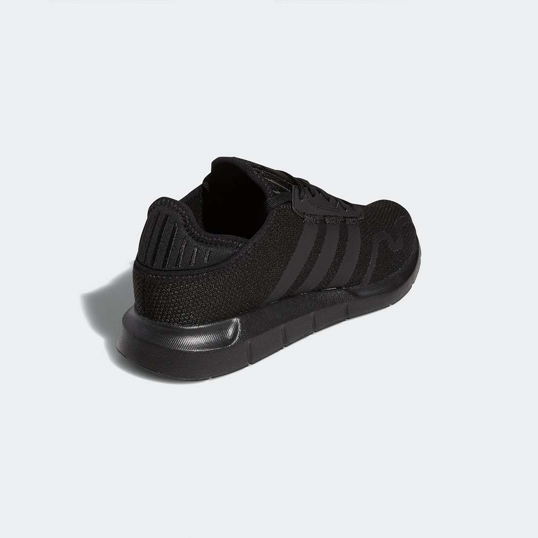 ADIDAS SWIFT RUN X BLACK/BLACK/BLACK