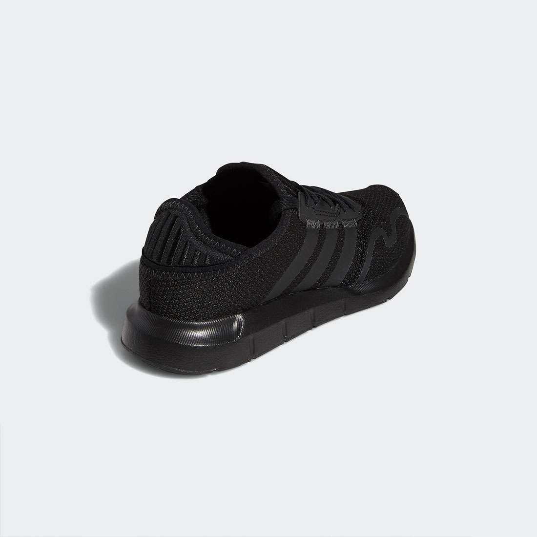 ADIDAS SWIFT RUN X J BLACK/BLACK/BLACK