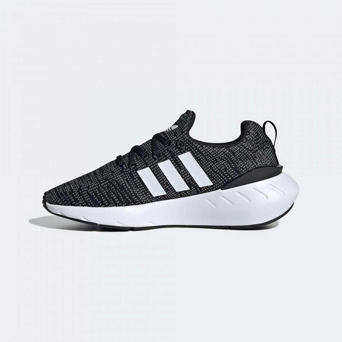 ADIDAS SWIFT RUN 22 BLACK/FTWWHT/GREFIV