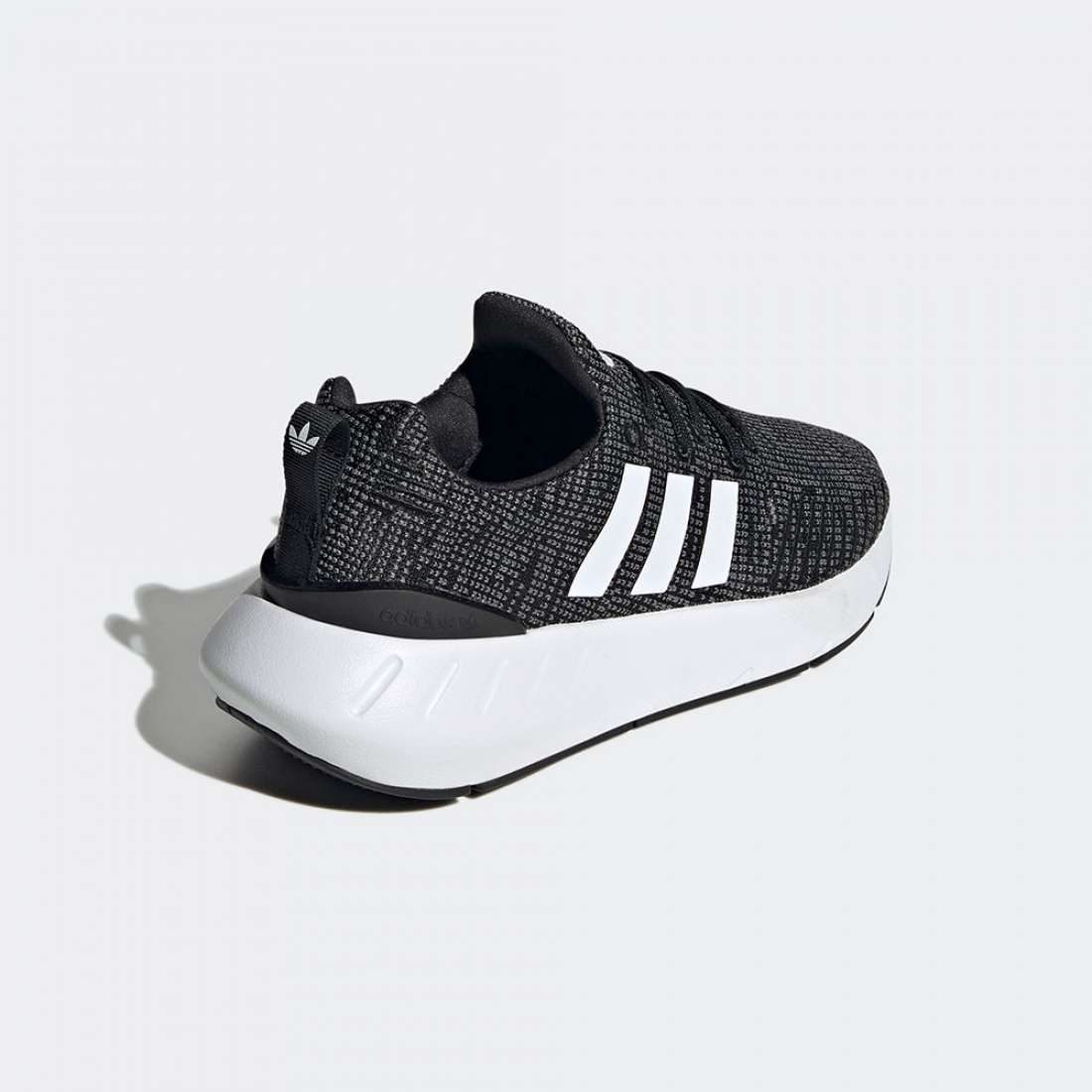 ADIDAS SWIFT RUN 22 BLACK/FTWWHT/GREFIV