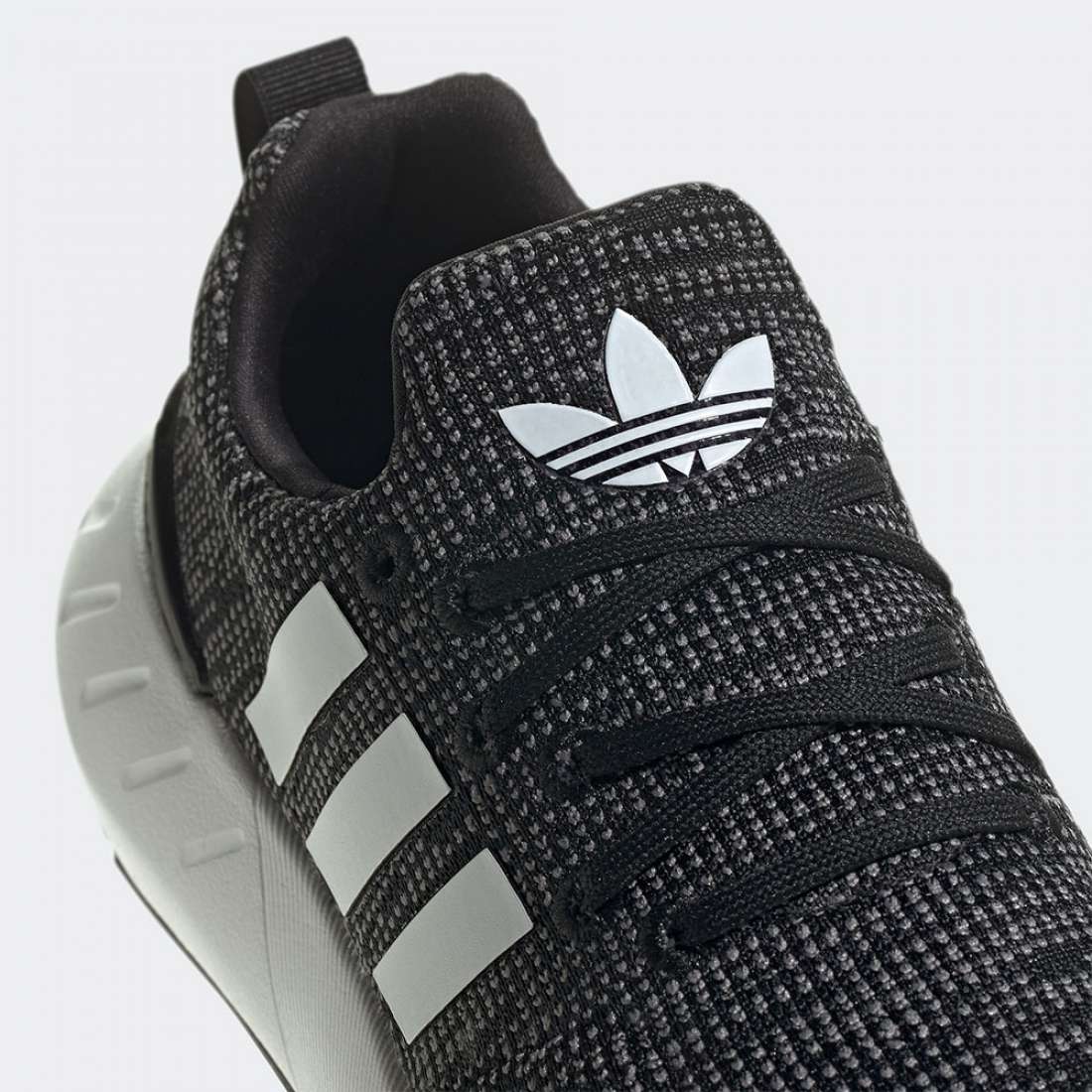 ADIDAS SWIFT RUN 22 BLACK/FTWWHT/GREFIV