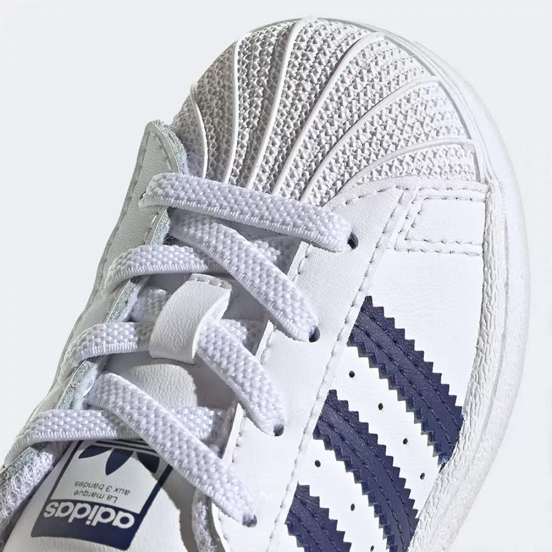 ADIDAS SUPERSTAR EL I Originalmente feitas para o basquetebol nos anos 70. Celebradas pela realeza d