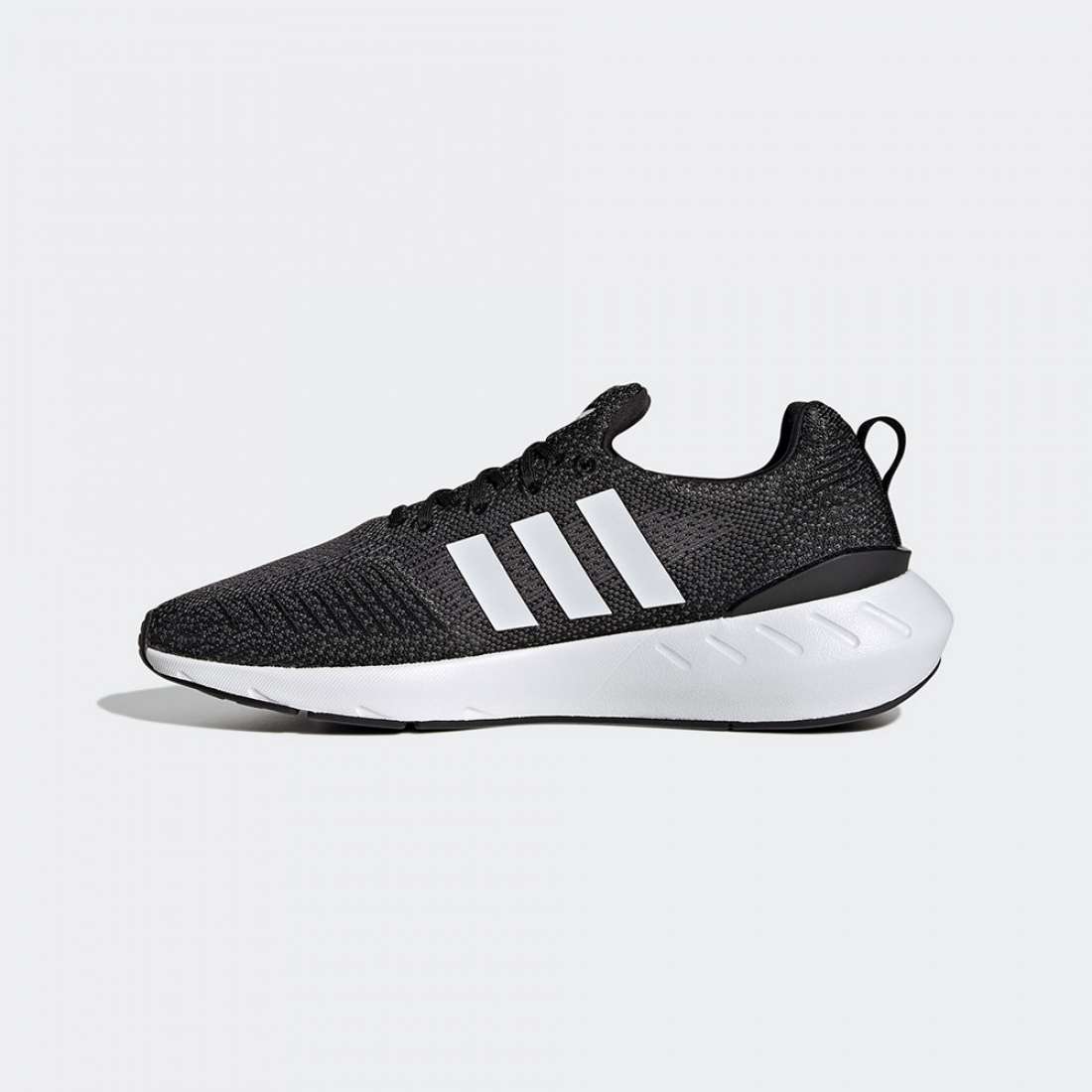 ADIDAS SWIFT RUN 22 NEGBAS/FTWBLA/GRICIN