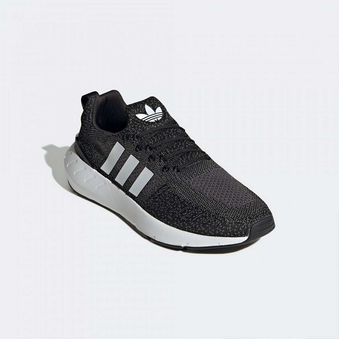 ADIDAS SWIFT RUN 22 NEGBAS/FTWBLA/GRICIN