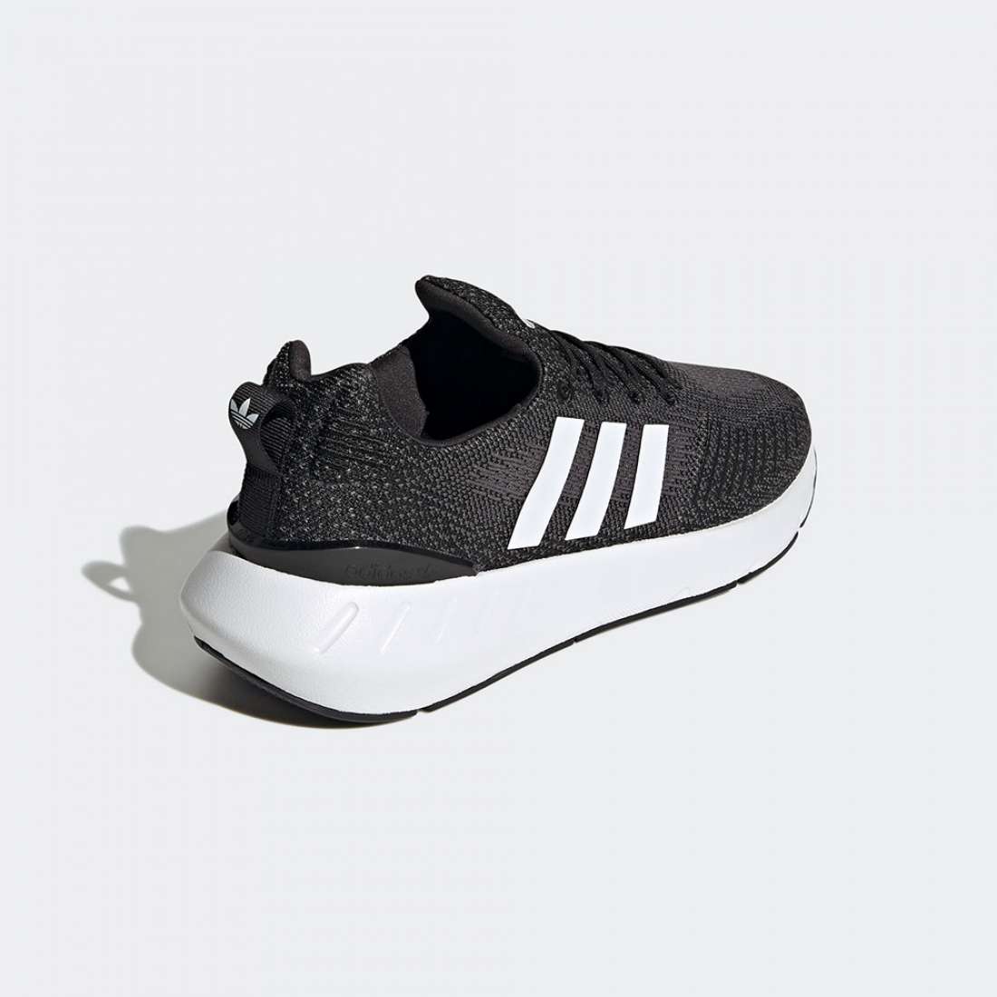 ADIDAS SWIFT RUN 22 NEGBAS/FTWBLA/GRICIN