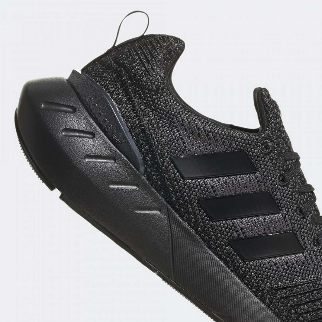 ADIDAS SWIFT RUN 22 BLACK/BLACK/GREFIV