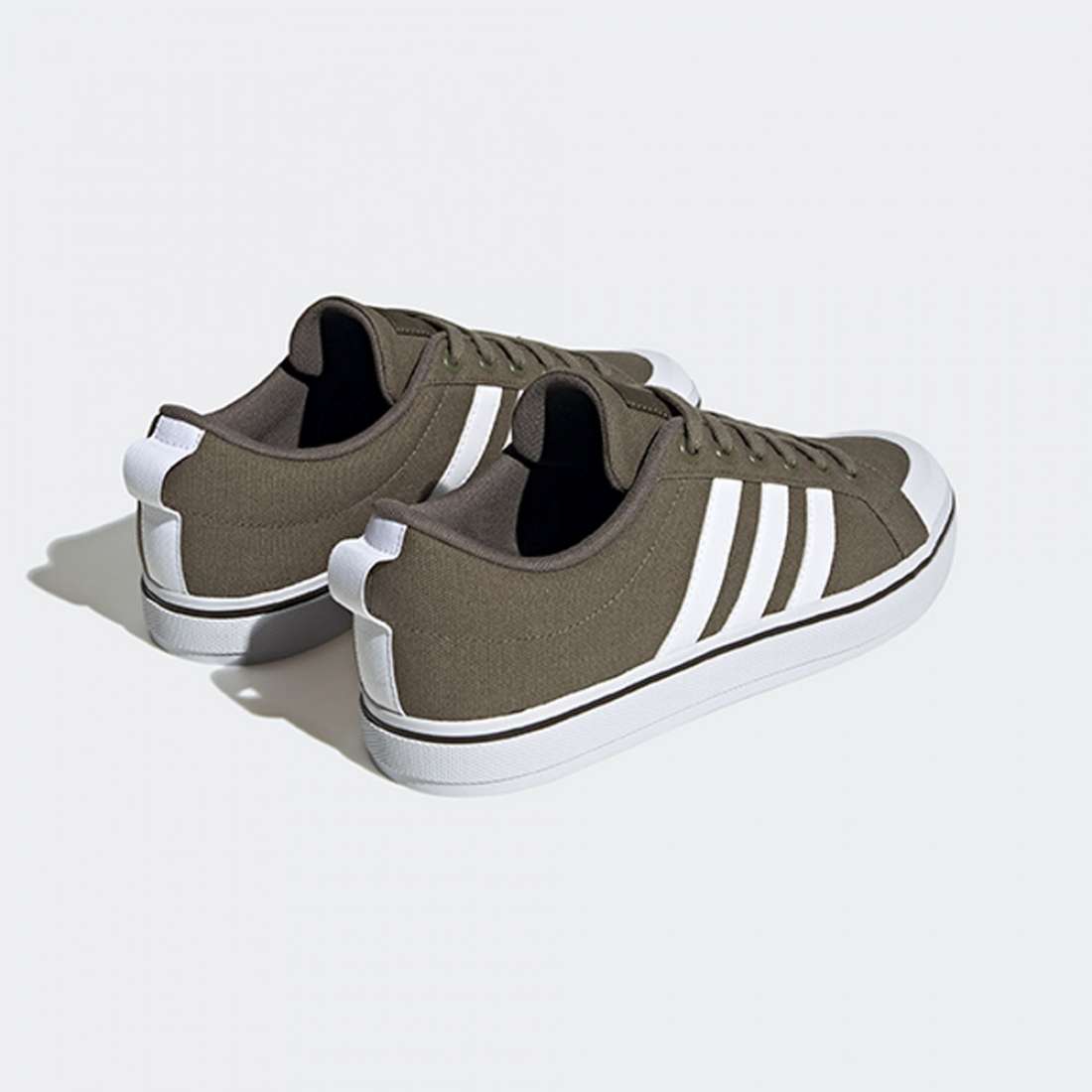 ADIDAS BRAVADA 2.0 OLISTR/FTWWHT/SHAOLI