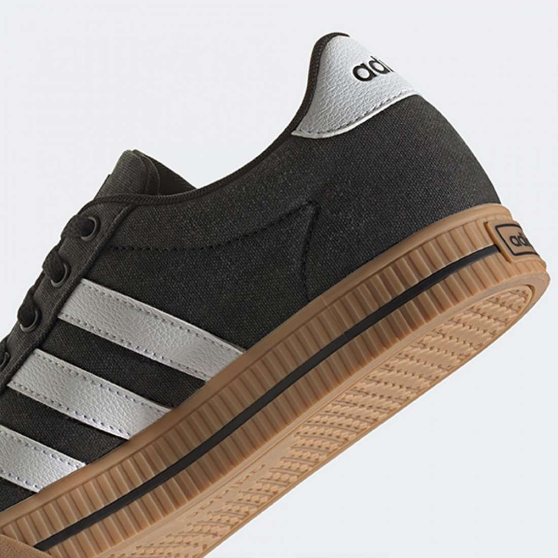 ADIDAS DAILY 3.0 CBLACK/FTWWHT/GUM3