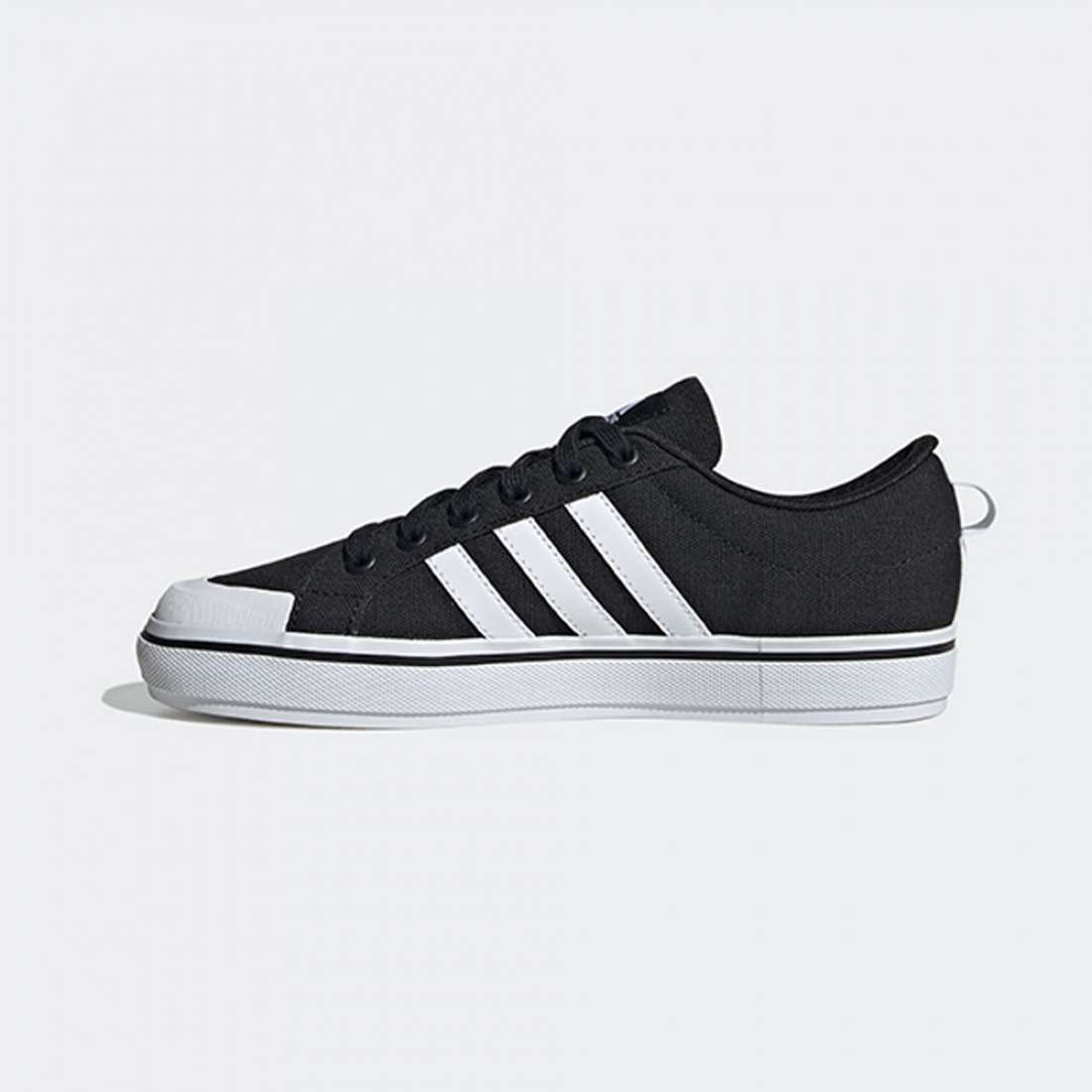 ADIDAS BRAVADA 2.0 J CBLACK/FTWWHT/CBLACK