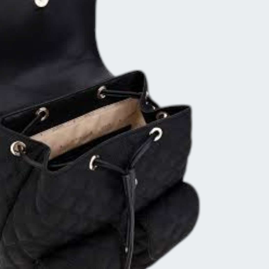 MOCHILA GUESS GIULLY FLAP BLACK